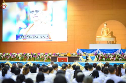 ภาพ No.159493:สัมมนาพิเศษและพิธีมอบองค์พระธรรมกาย 2,000 องค์ ณ ห้องแก้วสารพัดนึก 1 วัดพระธรรมกาย วันอาทิตย์ต้นเดือนที่ 6 ตุลาคม พ.ศ. 2567
