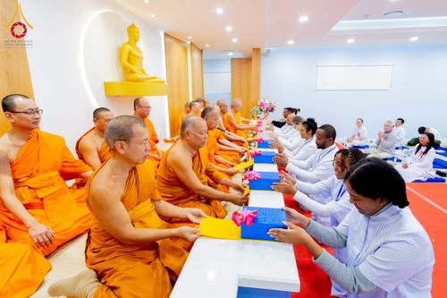 ภาพ No.233300:วันอาทิตย์ที่ 6 กรกฎาคม พ.ศ. 2568 พิธีถวายมหาสังฆทานแด่คณะสงฆ์ทั่วโลกและพิธีตักบาตรเนื่องในวันเข้าพรรษา  ณ วัดพุทธเคปทาวน์ ประเทศแอฟริกาใต้