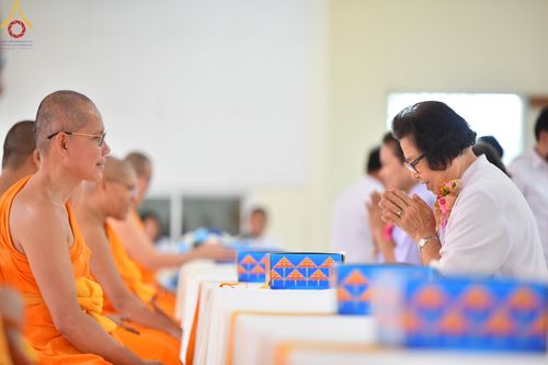 ภาพ No.149598:พิธีทอดผ้าป่ามหามงคล เพื่องานพระพุทธศาสนา , พิธีเจริญพระพุทธมนต์ และพิธีถวายสังฆทานแด่คณะสงฆ์ เนื่องในวันธรรมชัย 56 พรรษา น้อมบูชาธรรมหลวงพ่อธัมมชโย ณ ธรรมอุทยานบ้านแป้ง จ.สิงห์บุรี วันเสาร์ที่ 24 สิงหาคม พ.ศ. 2567