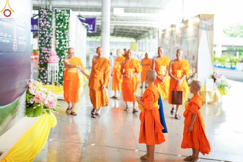 ภาพ No.146798:การต้อนรับพระสังฆาธิการ 2,000 กว่าวัดทั่วประเทศ และพิธีบูชาข้าวพระ เนื่องในวันสมาธิโลก วันอาทิตย์ที่ 4 สิงหาคม พ.ศ. 2567 ณ สภาธรรมกายสากล วัดพระธรรมกาย