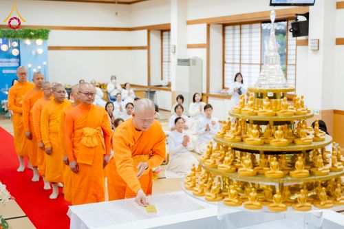 ภาพ No.220982:วันที่ 13 เมษายน พ.ศ. 2568 พิธีโปรยรัตนชาติปฐมเริ่มสถาปนาเจดีย์ และ พิธีเปิดหมู่บ้านปฏิบัติธรรม เพื่อการบรรลุธรรม ณ วัดป่าธรรมกายนานาชาติโทชิหงิ  ประเทศญี่ปุ่น