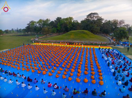 ภาพ No.132360:พิธีจุดโคมประทีปถวายเป็นพุทธบูชา ในโครงการบรรพชา 1,250 รูป ณ แดนประสูติ สวนลุมพินี ประเทศเนปาล วันที่ 17 มีนาคม พ.ศ. 2567