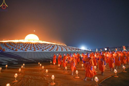 ภาพ No.77210:พิธีจุดมาฆประทีป ในวันมาฆบูชา อาทิตย์ต้นเดือนที่ 6 มีนาคม พ.ศ. 2566 ณ วัดพระธรรมกาย อ.คลองหลวง จ.ปทุมธานี