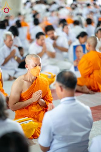 ภาพ No.62575:พิธีถวายบาตรเเละไทยธรรม ในโครงการอุปสมบทหมู่ บูชาธรรมหลวงพ่อธัมมชโย พ.ศ.2567 ณ ลานธรรม พระมหาธรรมกายเจดีย์ วันที่ 13 เมษายน พ.ศ.2567