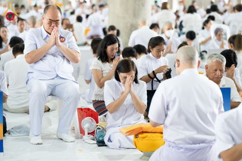 ภาพ No.62747:พิธีขอขมามอบผ้าไตร ในโครงการอุปสมบทหมู่ บูชาธรรมหลวงพ่อธัมมชโย พ.ศ.2567  โครงการอุปสมบทหมู่ธรรมทายาท ระดับอุดมศึกษา รุ่นที่51 (ภาคฤดูร้อน) โครงการบวชพระนานาชาติ AEC และ WAB รุ่นผู้บริหาร(รุ่นที่2) ณ ลานธรรม พระมหาธรรมกายเจดีย์ วันที่ 13 เมษายน พ.ศ. 2567