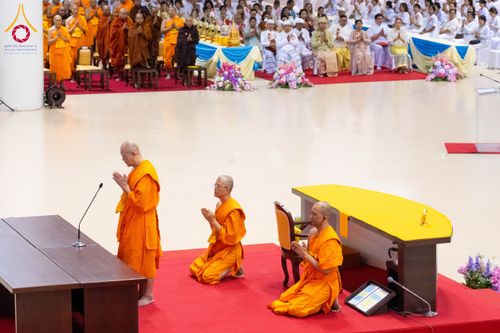 ภาพ No.209656:วันอาทิตย์ที่ 2 มีนาคม พ.ศ. 2568 พิธีภาคบ่าย สัมมนาพิเศษ, ปฏิบัติธรรม พิธีรับมอบพระบรมสารีริกธาตุ ณ สภาธรรมกายสากล วัดพระธรรมกาย