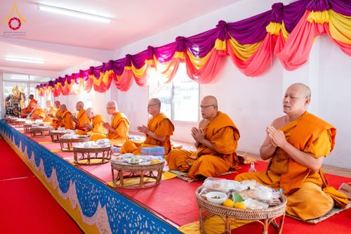 ภาพ No.197463:พิธีทอดผ้าป่าทำนุบำรุงศาสนสถาน ณ วัดโบสถ์(บน) ตำบลบางคูเวียง อำเภอบางกรวย จังหวัดนนทบุรี ในโครงการธรรมยาตรา กตัญญูบูชา มหาปูชนียาจารย์ พระมงคลเทพมุนี(สด จนฺทสโร) พระผู้ปราบมาร อนุสรณ์สถาน 7 แห่ง ปีที่ 13 วันที่ 17 มกราคม พ.ศ. 2568