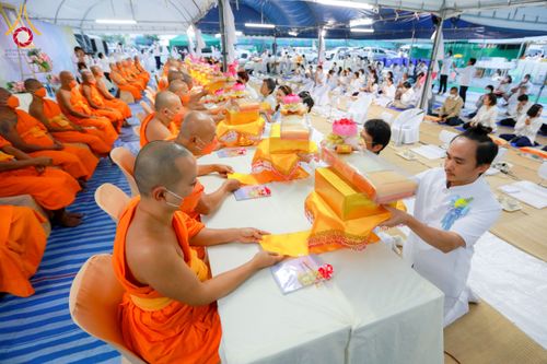 ภาพ No.118884:พิธีถวายภัตตาหารเป็นสังฆทาน แด่คณะพระธรรมยาตรา ปีที่ 12 วันที่ 26 มกราคม พ.ศ. 2567 ณ อนุสรณ์สถานบางปลา จ.นครปฐม