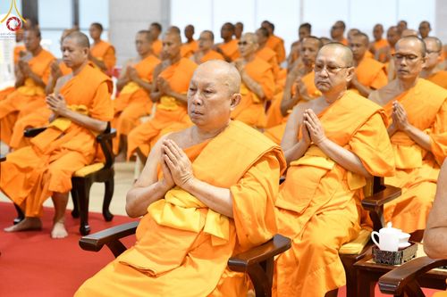 ภาพ No.146106:วันมหารำลึก ครั้งที่ 34 พิธีร่วมรำลึกถึงนักสร้างบารมีที่ล่วงลับไปแล้ว , พิธีสวดพระพุทธมนต์ ณ ห้องแก้วสารพัดนึก 1 วัดพระธรรมกาย วันเสาร์ที่ 27 กรกฎาคม พ.ศ. 2567