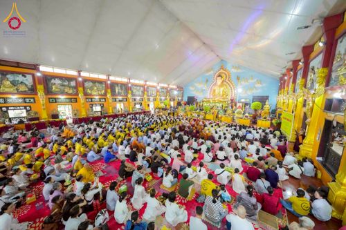 ภาพ No.274127:วันที่ 23 พฤศจิกายน พ.ศ. 2568 ประธานมูลนิธิธรรมกาย ถวายปัจจัยสมทบกฐินแด่ วัดเทียนเวียนเฟื้อกเซิน ศูนย์วิปัสสนาที่มีชื่อเสียง มากกว่า 50 ปีในเวียดนาม