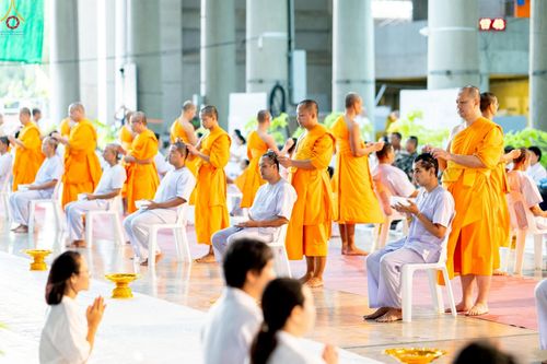 ภาพ No.242971:วันที่ 31 สิงหาคม พ.ศ. 2568 พิธีตัดปอยผมและปลงผม โครงการอุปสมบทหมู่บูชาธรรม ครบรอบ 108 ปี วันครูผู้ค้นพบวิชชาธรรมกาย ณ วัดพระธรรมกาย