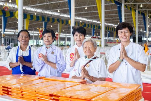 ภาพ No.88708:คณะสงฆ์ เจ้าหน้าที่ และสาธุชน ทุ่มเทแรงกายแรงใจเตรียมงาน เพื่องานวันครูผู้ค้นพบวิชชาธรรมกาย ตั้งแต่วันที่ 20 กันยายน พ.ศ. 2566