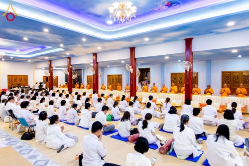 ภาพ No.196933:พิธีถวายภัตตาหารเป็นสังฆทาน แด่พระธรรมยาตรา ณ วัดโบสถ์(บน) ตำบลบางคูเวียง อำเภอบางกรวย จังหวัดนนทบุรี ในโครงการธรรมยาตรา กตัญญูบูชา มหาปูชนียาจารย์ พระมงคลเทพมุนี(สด จนฺทสโร) พระผู้ปราบมาร อนุสรณ์สถาน 7 แห่ง ปีที่ 13 วันที่ 18 มกราคม พ.ศ. 2568