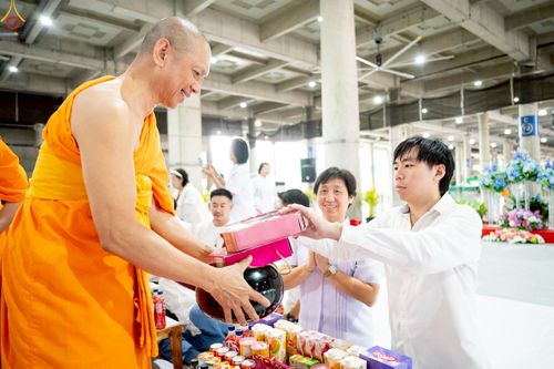 ภาพ No.235335:วันที่ 27 กรกฎาคม พ.ศ. 2568 พิธีตักบาตรฉลองพระใหม่ โครงการบรรพชาและอุปสมบทมู่รุ่นเข้าพรรษา ณ วัดพระธรรมกาย