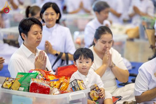 ภาพ No.223357:วันวิสาขบูชา วันอาทิตย์ที่ 11 พฤษภาคม พ.ศ. 2568 พิธีตักบาตร และปฎิบัติธรรม ณ สภาธรรมกายสากล วัดพระธรรมกาย