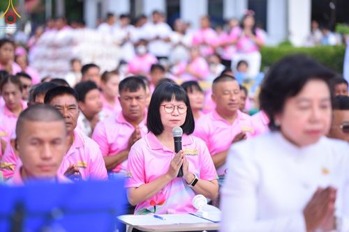 ภาพ No.150817:พิธีเจริญพระพุทธมนต์ และทำบุญตักบาตรแด่คณะสงฆ์ จำนวน 121 รูป เนื่องในโอกาสฉลองครบรอบ 120 ปี อำเภอคลองหลวง จังหวัดปทุมธานี เพื่อถวายเป็นพุทธบูชา ช่วยเหลือผู้ประสบความเดือดร้อนจากอุทกภัย และคณะสงฆ์ 323 วัด 4 จังหวัดชายแดนภาคใต้ วันเสาร์ที่ 31 สิงหาคม พ.ศ. 