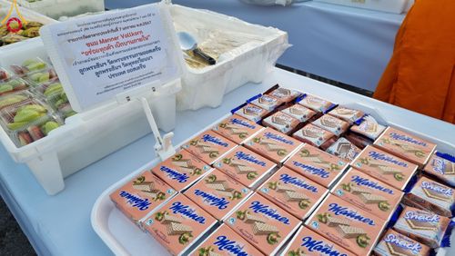 ภาพ No.108469:ถวายภัตตาหารเป็นสังฆทาน แด่คณะพระธรรมยาตราฯ ในโครงการธรรมยาตรากตัญญูบูชา มหาปูชนียาจารย์ พระมงคลเทพมุนี(สด จนฺทสโร) พระผู้ปราบมาร อนุสรณ์สถาน 7 แห่ง ปีที่ 12 วันที่ 7 มกราคม พ.ศ. 2567 ณ อนุสรณ์สถานโลตัสแลนด์ จ.สุพรรณบุรี