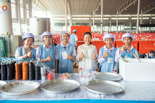 ภาพ No.58835:V.40 ภัตตาหารพระหมื่นวัด เราจัดให้ การปฏิบัติงานของเจ้าหน้าที่และอาสาสมัคร เพื่อรับบุญในการถวายภัตตาหาร แด่คณะสงฆ์ 10,000 กว่าวัดทั่วประเทศ ที่มาร่วมงานวันคุ้มครองโลก จันทร์ที่ 22 เมษายน พ.ศ. 2567 ณ วัดพระธรรมกาย