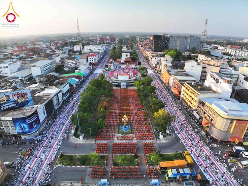 ภาพ No.312570:วันอาทิตย์ที่ 8 มีนาคม พ.ศ.2569 ทำบุญเมืองนครราชสีมา 558 ปี ตักบาตรพระ 10,000 รูป