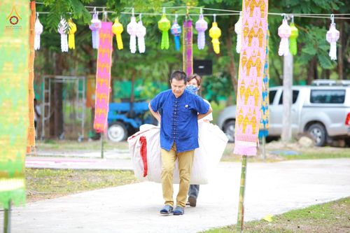 ภาพ No.80940:พิธีตักบาตรพระ ๒๑๖ รูป และ พิธีถวายมหาสังฆทาน ๕๒ วัด ฉลองครบรอบ ๑๖ ปี ธุดงคสถานพรรัตนแพร่ วันอังคารที่ ๙ พฤษภาคม พ.ศ.๒๕๖๖ ณ ธุดงคสถานพรรัตนะ อำเภอวังชิ้น จังหวัดแพร่