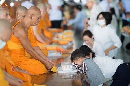 ภาพ No.85679:พิธีบุพเปตพลีครั้งที่ 138 ร่วมอุทิศบุญแด่หมู่ญาติที่ล่วงลับไปแล้ว และสืบทอดอายุพระพุทธศาสนา วันพุธที่ 16 สิงหาคม พ.ศ. 2566 (วันพระแรม 15 ค่ำ เดือน 8-8 ณ หอฉันคุณยายอาจารย์ฯ วัดพระธรรมกาย