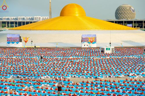 ภาพ No.219595:วันอังคารที่ 22 เมษายน พ.ศ. 2568 พิธีถวายมหาสังฆทานคณะสงฆ์ 40,000 กว่าวัดทั่วประเทศ เนื่องในวันคุ้มครองโลก ณ วัดพระธรรมกาย จ.ปทุมธานี