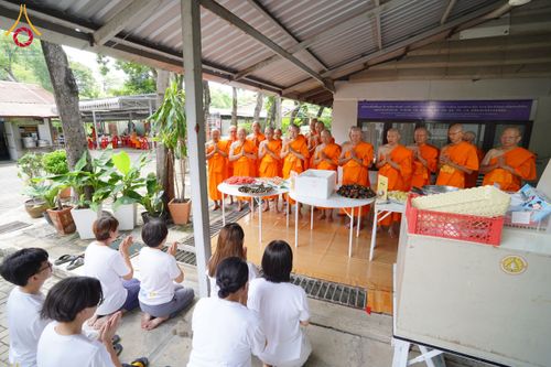 ภาพ No.144298:พิธีตักบาตรพระใหม่  โครงการบรรพชาอุปสมบทหมู่ ธรรมทายาทนานาชาติ (ภาษาจีน) ณ อาคารโถงช้าง วัดพระธรรมกาย วันอาทิตย์ที่ 14 กรกฎาคม พ.ศ. 2567