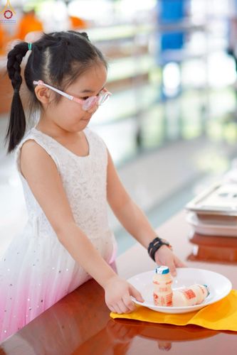 ภาพ No.230437:วันที่ 28 มิถุนายน พ.ศ. 2568 พิธีถวายภัตตาหารเมนูสวรรค์ เพื่อการบรรลุธรรม ณ หอฉันคุณยายอาจารย์ฯ วัดพระธรรมกาย