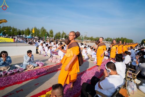 ภาพ No.198152:พิธีต้อนรับพระธรรมยาตรา ณ อนุสรณ์สถานลำดับที่ 5 สถานที่เผยแผ่วิชชาธรรมกายครั้งแรก อนุสรณ์สถานบางปลา วัดบางปลา อำเภอบางเลน จังหวัดนครปฐม ในโครงการธรรมยาตรา กตัญญูบูชา มหาปูชนียาจารย์ พระมงคลเทพมุนี(สด จนฺทสโร) พระผู้ปราบมาร ปีที่ 13 วัน 19 มกราคม พ.ศ.2568