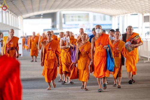 ภาพ No.60333:การต้อนรับพระสังฆาธิการ 10,000 กว่าวัดทั่วประเทศ พิธีมอบปัจจัยช่วยเหลือครู 4 จังหวัดชายแดนภาคใต้ พิธีปฏิบัติธรรม ในวันคุ้มครองโลก วันจันทร์ที่ 22 เมษายน พ.ศ.2567 ณ วัดพระธรรมกาย จ.ปทุมธานี