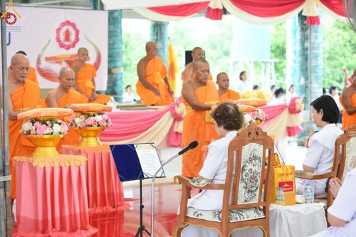 ภาพ No.158128:พิธีทอดผ้าป่า ติดตั้งแผ่นสิริฉะทะนะรัสมี(หลังคา) อาคาร 80 ปี หลวงพ่อธัมมชโย วันอาทิตย์ที่ 22 กันยายน พ.ศ. 2567 ณ ศูนย์ปฏิบัติธรรมวิหารแดง อ.วิหารแดง จ.สระบุรี