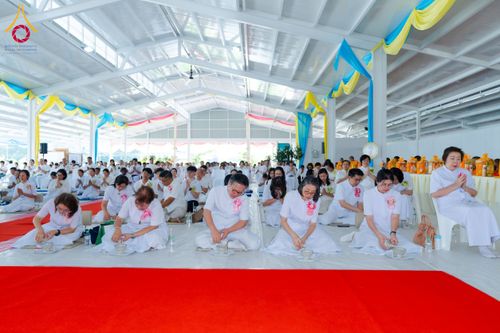 ภาพ No.174041:พิธีทอดกฐิน ศูนย์เบญจธรรม จ.ปทุมธานี ในโครงการกฐินสามัคคีทั่วไทย 30,000 วัด บูชาธรรม 80 ปี หลวงพ่อธัมมชโย โดยคณะศิษยานุศิษย์วัดพระธรรมกาย วันที่ 11 พฤศจิกายน พ.ศ. 2567