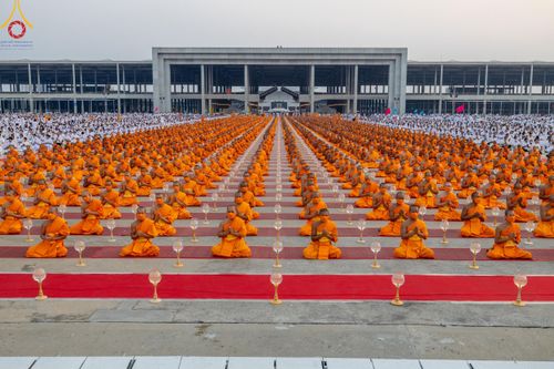 ภาพ No.121990:พิธีจุดประทีปถวายเป็นพุทธบูชา และบูชาธรรมมหาปูชนียาจารย์ พระมงคลเทพมุนี(สด จนฺทสโร) ในโครงการธรรมยาตรา กตัญญูบูชา มหาปูชนียาจารย์ พระมงคลเทพมุนี(สด จนฺทสโร) พระผู้ปราบมาร อนุสรณ์สถาน 7 แห่ง ปีที่ 12 วันที่ 31 มกราคม พ.ศ. 2567 ณ วัดพระธรรมกาย จ.ปทุมธานี