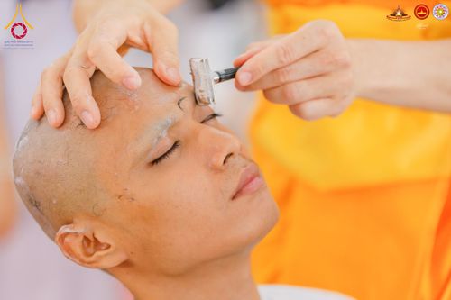 ภาพ No.284500:วันพุธที่ 17  ธันวาคม พ.ศ.2568  พิธีปลงผมนาคธรรมทายาท  โครงการบรรพชาสามเณรและบวชอุบาสิกาแก้ว  ณ วิทยาลัยศรีวิจายา (Sekolah Tinggi Agama Buddha Negeri Sriwijaya) เมืองตังเกอรัง จังหวัดบันเตน ประเทศอินโดนีเซีย