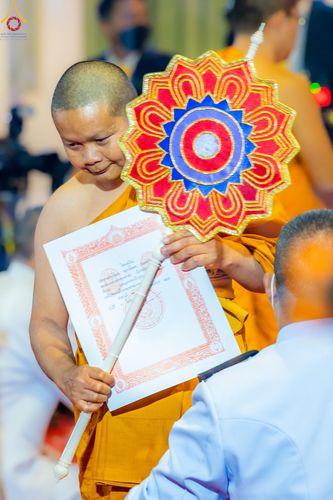 ภาพ No.78541:พิธีต้อนรับสัญญาบัตร พัดยศ ผ้าไตรและถวายมุทิตาสักการะฯ พระครูสิทธิรัตนวิเทศ และ พระครูวิเทศสันติคุณ วันอังคารที่ 28 มีนาคม พ.ศ. 2566 ณ อุโบสถวัดพระธรรมกาย