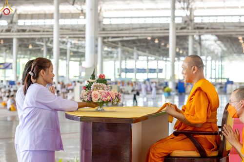 ภาพ No.79308:พิธีขอขมา มอบบาตรและผ้าไตร ในโครงการบรรพชาสามเณรฟื้นฟูพระพุทธศาสนาทั่วไทย โครงการอบรมยุวธรรมทายาท มัชฌิมธรรมทายาท และธรรมทายาทรุ่นอุดมศึกษา ณ สภาธรรมกายสากล วัดพระธรรมกาย วันเสาร์ที่ 1 เมษายน พ.ศ. 2566