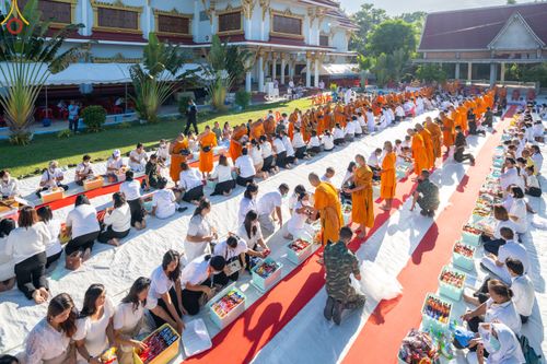 ภาพ No.83148:พิธีถวายสังฆทาน 323 วัด 4 จังหวัดชายแดนภาคใต้ ปีที่ 19 ครั้งที่ 163 พิธีมอบกองทุนหนุนแรงใจช่วยครูใต้ ปีที่ 16 ครั้งที่ 128  และพิธีทำบุญอุทิศส่วนกุศลให้ผู้วายชนม์ ในวันเสาร์ที่ 8 กรกฎาคม พ.ศ. 2566 ณ หอประชุม อาคารพระสุทธิสมณวัตรานุสรณ์   วัดมุจลินทวาปีวิ