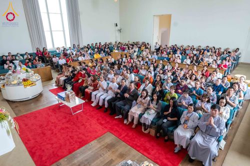 ภาพ No.312958:วันที่ 1 มีนาคม พ.ศ.2569 พิธีบูชาข้าวพระและพิธีสักการะองค์พระธรรมกาย   ณ วัดพระธรรมกายเมลเบิร์น ประเทศออสเตรเลีย