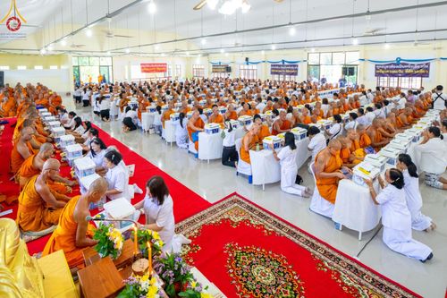 ภาพ No.137724:พิธีตักบาตร พิธีถวายสังฆทานแด่คณะสงฆ์ 323 วัด พิธีทำบุญอุทิศส่วนกุศลแด่ผู้วายชนม์ ในเหตุการณ์ความไม่สงบ 4 จังหวัดชายแดนภาคใต้ ปีที่ 20 ครั้งที่ 169 และพิธีมอบกองทุนหนุนแรงใจช่วยครูใต้ ปีที่ 17 ครั้งที่ 134 วันที่ 25 พฤษภาคม พ.ศ.2567 อ.ตากใบ จ.นราธิวาส