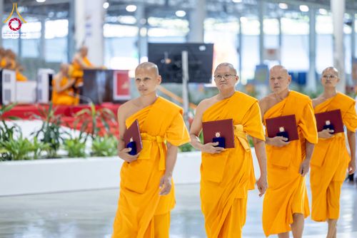 ภาพ No.308761:วันที่ 1 กุมภาพันธ์ พ.ศ. 2569 พิธีรับประกาศนียบัตร และพระของขวัญพระธรรมยาตรา ณ สภาธรรมกายสากล วัดพระธรรมกาย จ.ปทุมธานี