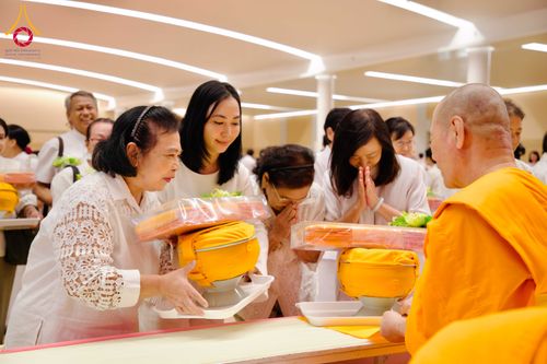 ภาพ No.313680:วันอาทิตย์ที่ 15 มีนาคม พ.ศ. 2569 พิธีร่วมบุญบรรพชาสามเณร 5000 รูป ณ ห้องแก้วสารพัดนึก 2 สภาธรรมกายสากล วัดพระธรรมกาย