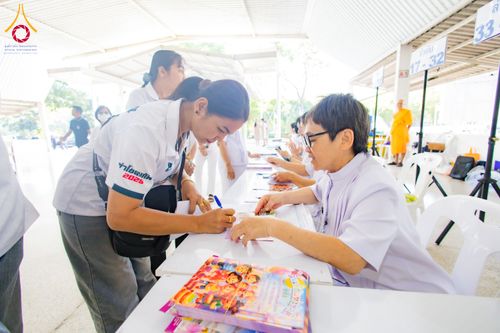 ภาพ No.291020:วันจันทร์ที่ 5 มกราคม พ.ศ. 2569  วัดพระธรรมกาย มูลนิธิธรรมกาย  จัดพิธีมอบของขวัญสนับสนุนการจัดกิจกรรมงานวันเด็กแห่งชาติ ประจำปี พ.ศ. 2569 ให้แก่องค์กรภาคีเครือข่ายกว่า 200 องค์กร ณ วัดพระธรรมกาย อ.คลองหลวง จ.ปทุมธานี