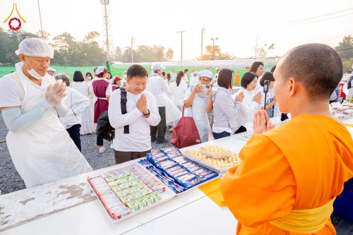 ภาพ No.294826:วันที่ 15 มกราคม พ.ศ. 2569 พิธีถวายภัตตาหารเป็นสังฆทาน แด่พระธรรมยาตรา ณ วัดโบสถ์บน ต.บางคูเวียง จ.นนทบุรี อนุสรณ์สถานลำดับที่ 4 สถานที่เกิดด้วยกายธรรม ในโครงการธรรมยาตรา กตัญญูบูชา มหาปูชนียาจารย์ พระมงคลเทพมุนี(สด จนฺทสโร) พระผู้ปราบมาร อนุสรณ์สถาน 7 แ