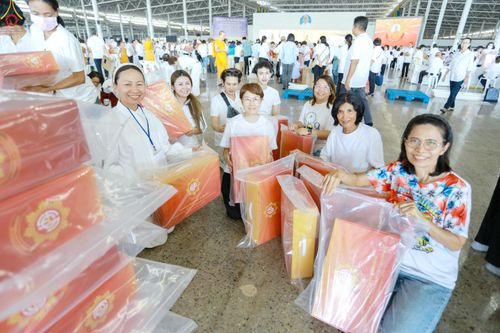 ภาพ No.322192:วันที่ 14 เมษายน พ.ศ.2569 การเตรียมกล่องไทยธรรม วันสุดท้าย เพื่องานถวายมหาสังฆทาน 40,000 กว่าวัดทั่วประเทศ วันคุ้มครองโลก 22 เมษายน พ.ศ.2569 วัดพระธรรมกาย