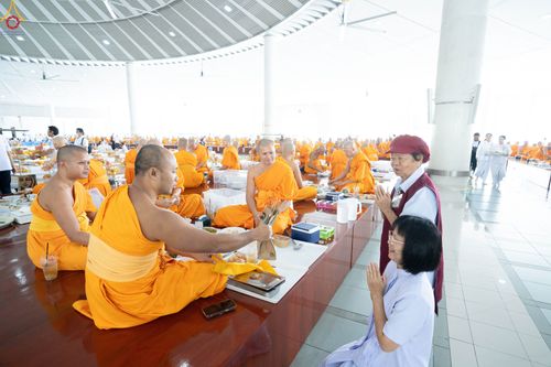 ภาพ No.348280:วันที่ 10 กันยายน พ.ศ.2569 พิธีสวดพระพุทธมนต์ และถวายภัตตาหารเป็นสังฆทาน เนื่องในวันครบ 26 ปี วันคล้ายละสังขาร คุณยายอาจารย์มหารัตนอุบาสิกาจันทร์ ขนนกยูง ณ หอฉันคุณยายอาจารย์ฯ วัดพระธรรมกาย