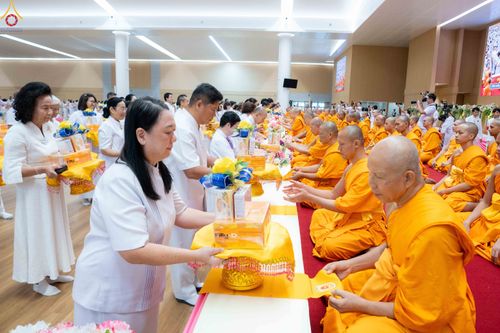ภาพ No.343642:วันที่ 16 สิงหาคม พ.ศ.2569 พิธีถวายคิลานเภสัช และอุปกรณ์ทางการแพทย์ ณ ห้องแก้วสารพัดนึก2 วัดพระธรรมกาย