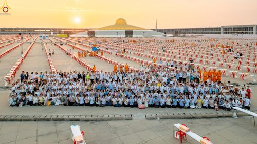 ภาพ No.322642:วันที่ 17 เมษายน พ.ศ.2569 การเรียงกล่องไทยธรรม เรียงน้ำดื่ม เรียงร่ม ณ ลานธรรมพระมหาธรรมกายเจดีย์ เพื่องานถวายมหาสังฆทาน 40,000 กว่าวัดทั่วประเทศ วันคุ้มครองโลก 22 เมษายน พ.ศ.2569 วัดพระธรรมกาย