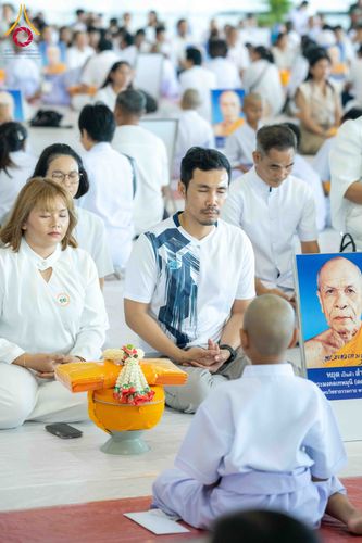 ภาพ No.319448:วันเสาร์ที่ 4 เมษายน พ.ศ.2569 พิธีขอขมา มอบผ้าไตร และถวายบาตรแด่นาคธรรมทายาท ในโครงการบรรพชาสามเณรฟื้นฟูพระพุทธศาสนาทั่วไทย โครงการหน่อแก้วเปรียญธรรม รุ่นที่ 14 โครงการสามเณรยุวธรรมทายาท รุ่นที่ 34 โครงการสามเณรมัชฌิมธรรมทายาท รุ่นที่ 30 ณ สภาธรรมกายสากล