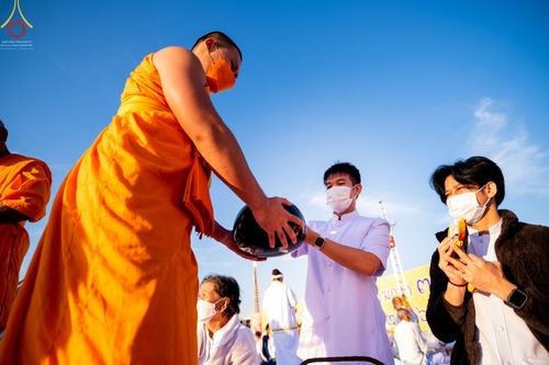 ภาพ No.68773:พิธีตักบาตรฉลองพระใหม่ วันที่ 1 มกราคม พ.ศ. 2566 ณ วัดพระธรรมกาย จ.ปทุมธานี