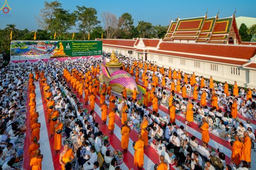 ภาพ No.297636:วันที่ 18 มกราคม พ.ศ. 2569 พิธีตักบาตรพระธรรมยาตรา ณ วัดโบสถ์บน ต.บางคูเวียง จ.นนทบุรี อนุสรณ์สถานลำดับที่ 4 สถานที่เกิดด้วยกายธรรม ในโครงการธรรมยาตรา กตัญญูบูชา มหาปูชนียาจารย์ พระมงคลเทพมุนี(สด จนฺทสโร) พระผู้ปราบมาร อนุสรณ์สถาน 7 แห่ง ปีที่ 14